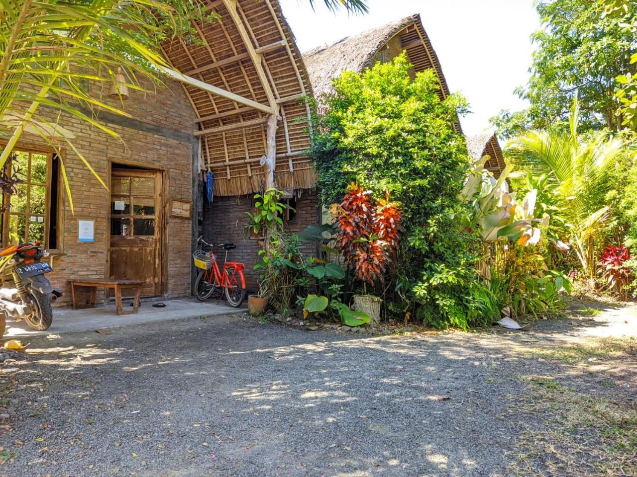 Coconut Tree Cottages Batukaras Luaran gambar